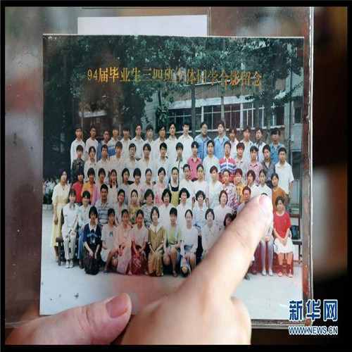 行人组成什么词（给下面的字加一笔组成行词写进去）