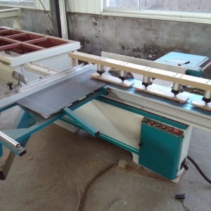 厂家推荐高性能PVC板材裁板机