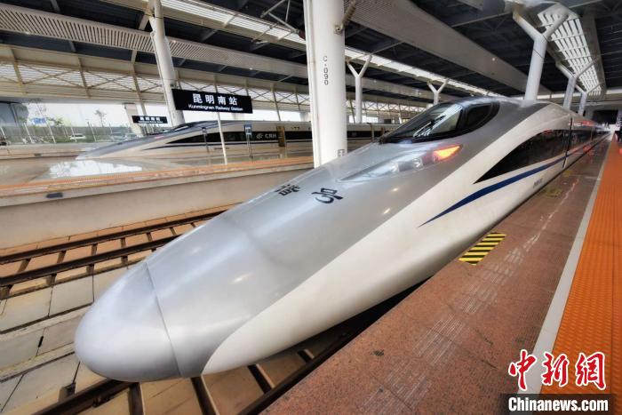 武汉至昆明高铁今起恢复开行首日抵滇旅客520余人
