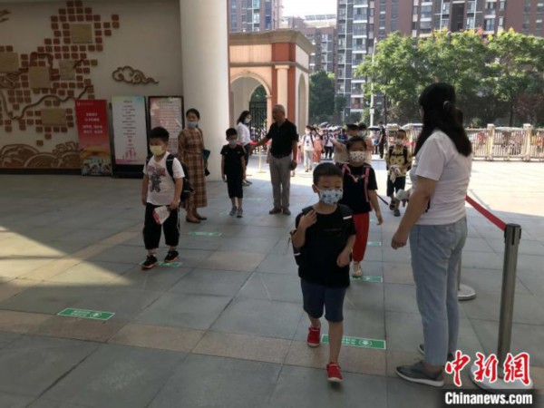 武汉部分学校组织返校热身提前熟悉校园环境
